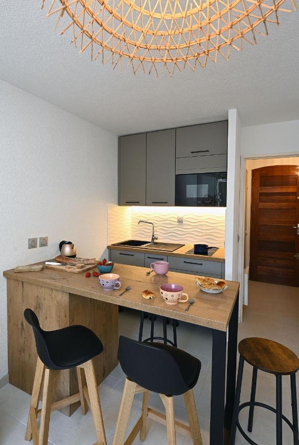 Agréable studio 2/4 pers au calme avec rez-de-jardin Bandol Esterno foto