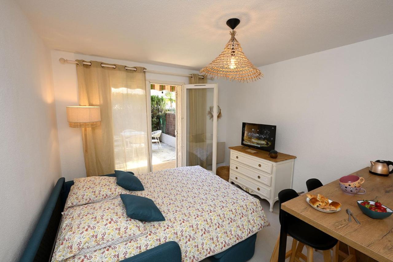 Agréable studio 2/4 pers au calme avec rez-de-jardin Bandol Esterno foto