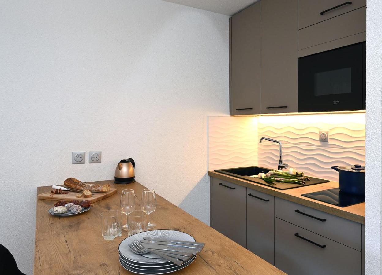 Agréable studio 2/4 pers au calme avec rez-de-jardin Bandol Esterno foto