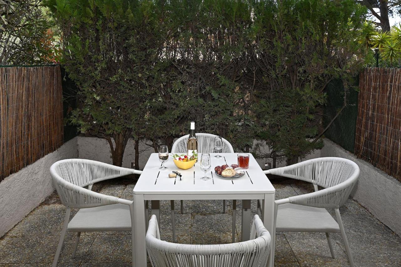 Agréable studio 2/4 pers au calme avec rez-de-jardin Bandol Esterno foto