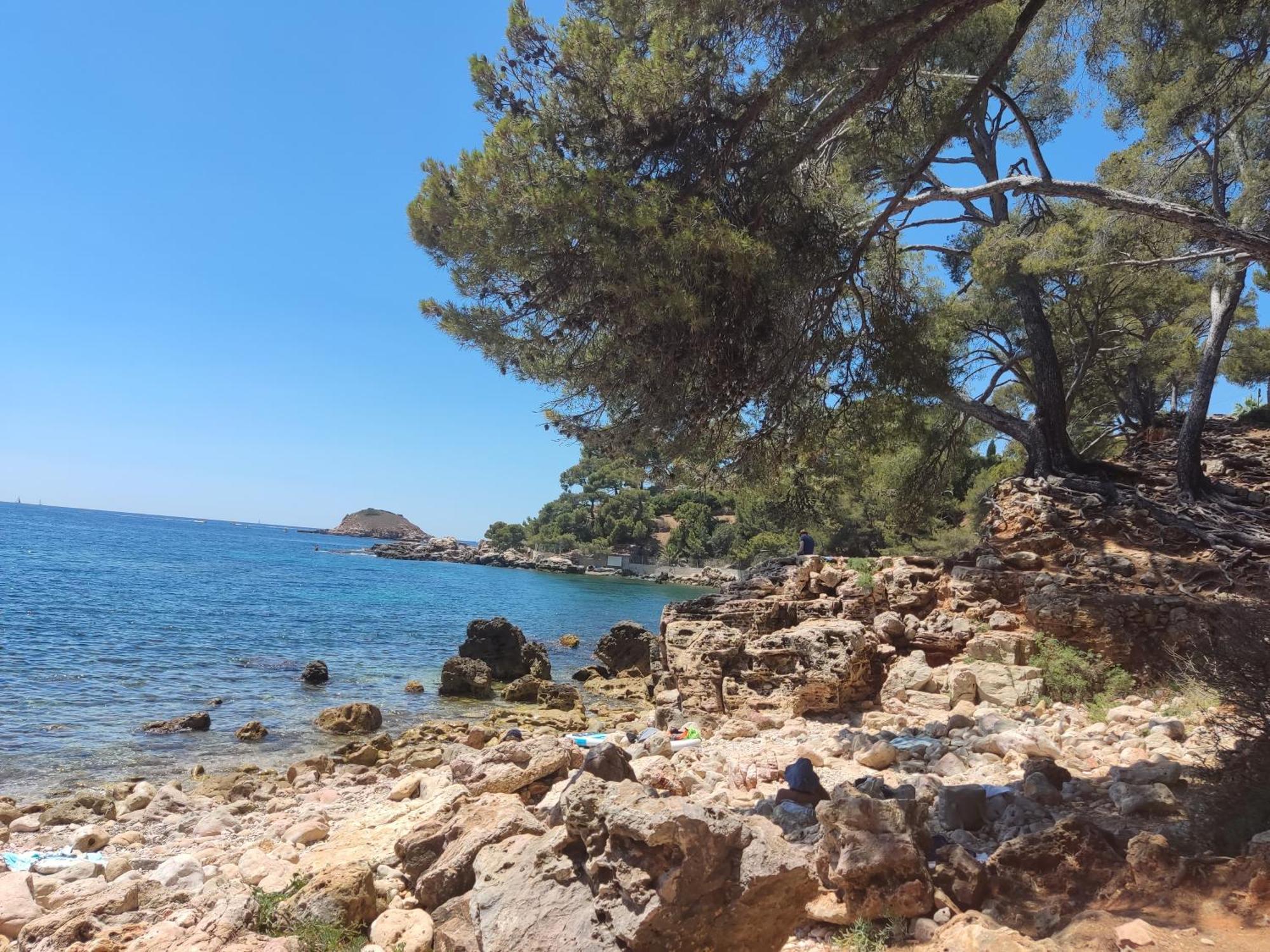 Agréable studio 2/4 pers au calme avec rez-de-jardin Bandol Esterno foto